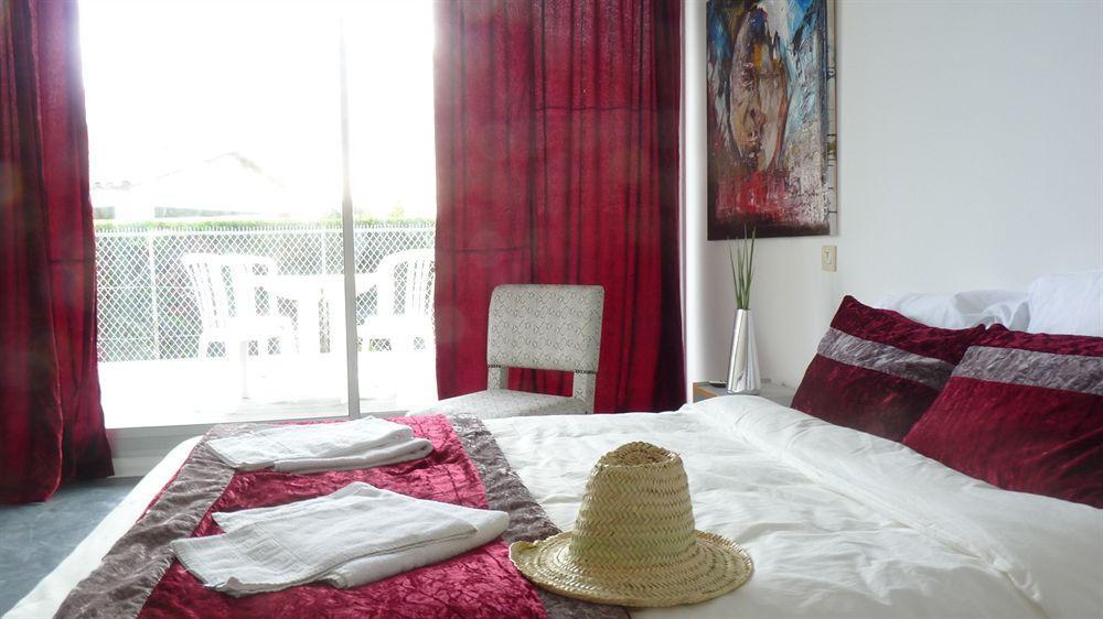 Hotel Sable Et Soleil - Port, Plage Et Jacuzzi Prive Fréjus المظهر الخارجي الصورة