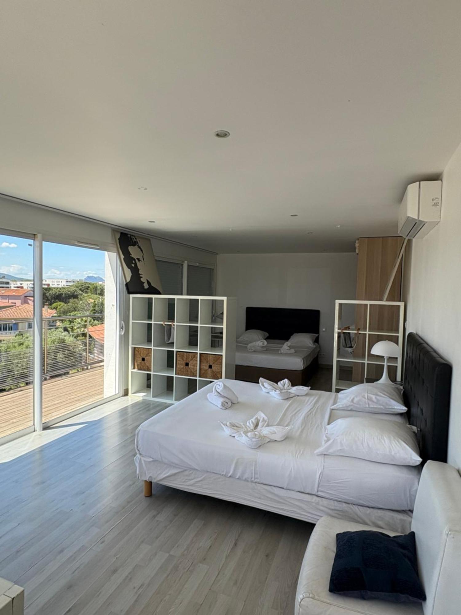 Hotel Sable Et Soleil - Port, Plage Et Jacuzzi Prive Fréjus المظهر الخارجي الصورة