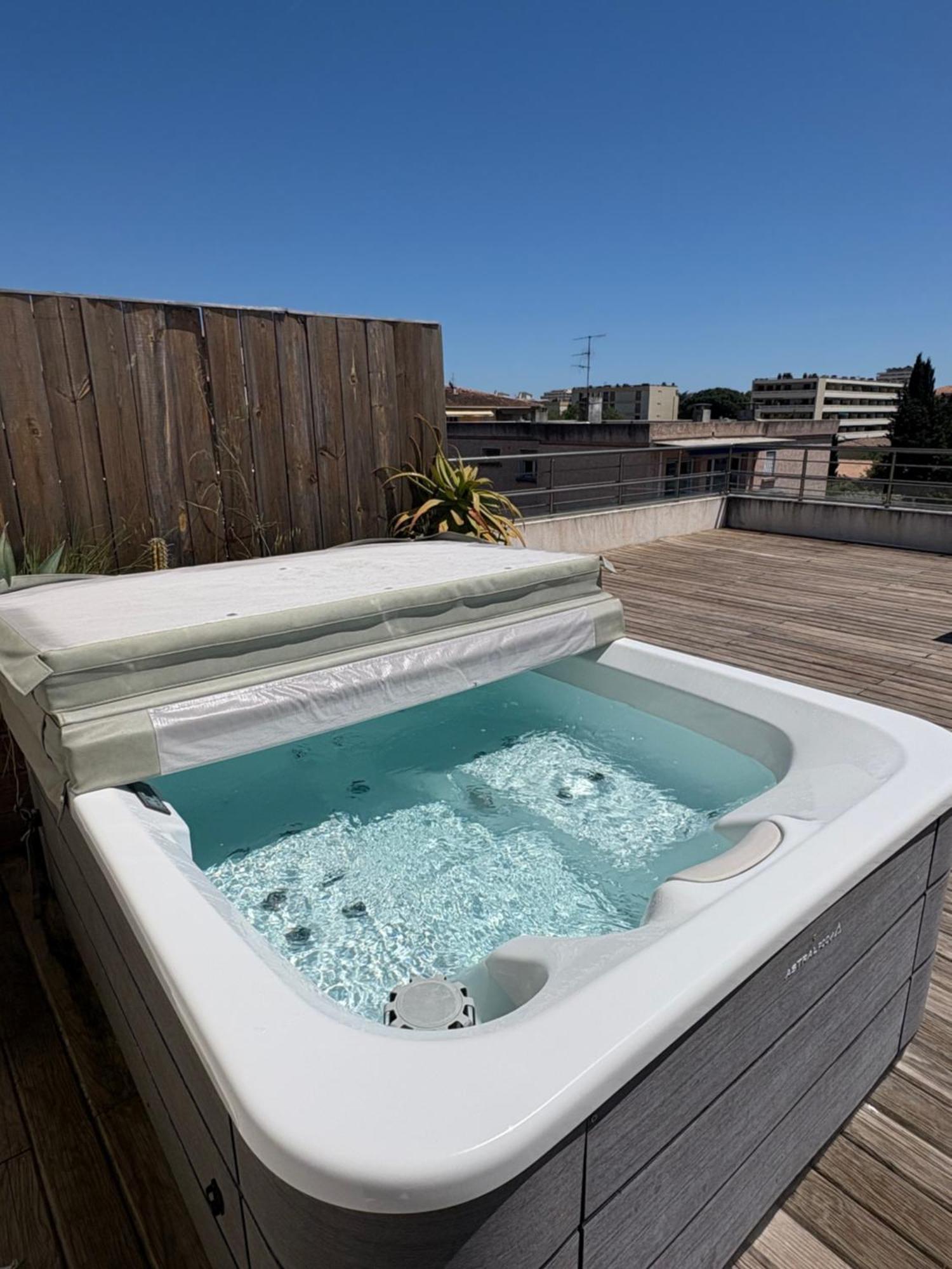 Hotel Sable Et Soleil - Port, Plage Et Jacuzzi Prive Fréjus المظهر الخارجي الصورة