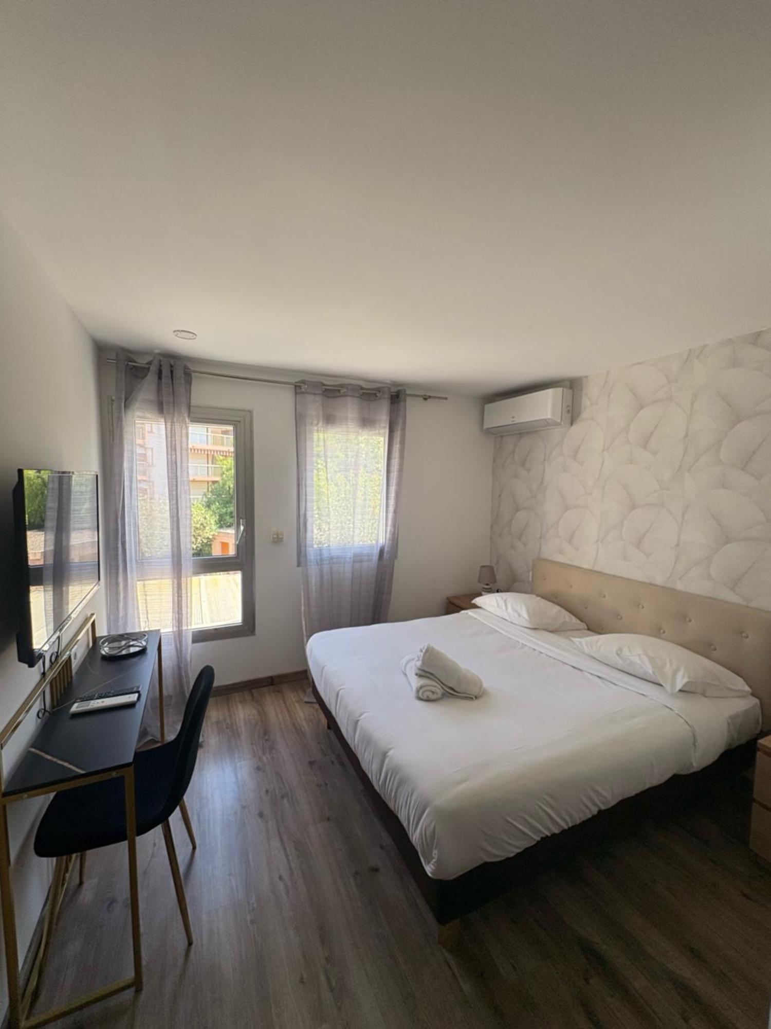 Hotel Sable Et Soleil - Port, Plage Et Jacuzzi Prive Fréjus المظهر الخارجي الصورة