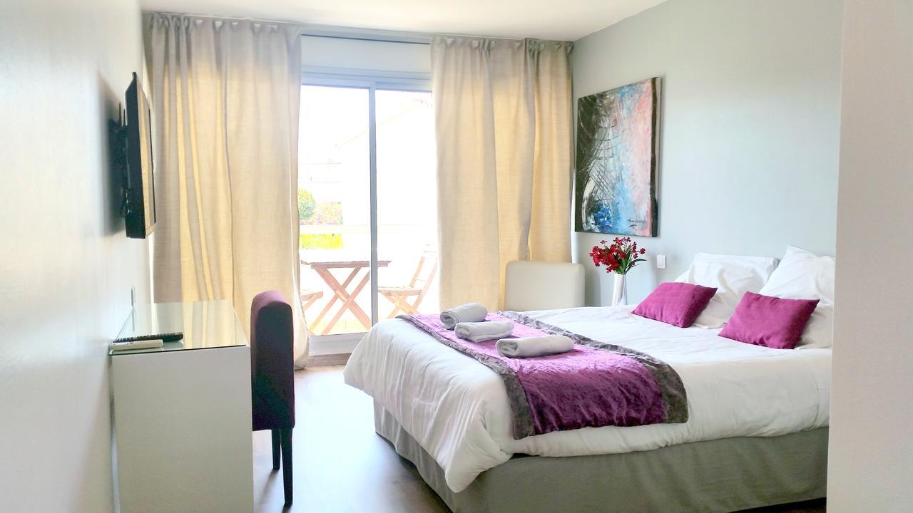 Hotel Sable Et Soleil - Port, Plage Et Jacuzzi Prive Fréjus الغرفة الصورة