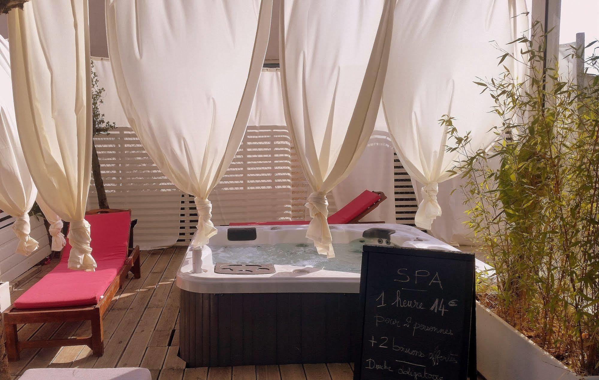 Hotel Sable Et Soleil - Port, Plage Et Jacuzzi Prive Fréjus المظهر الخارجي الصورة